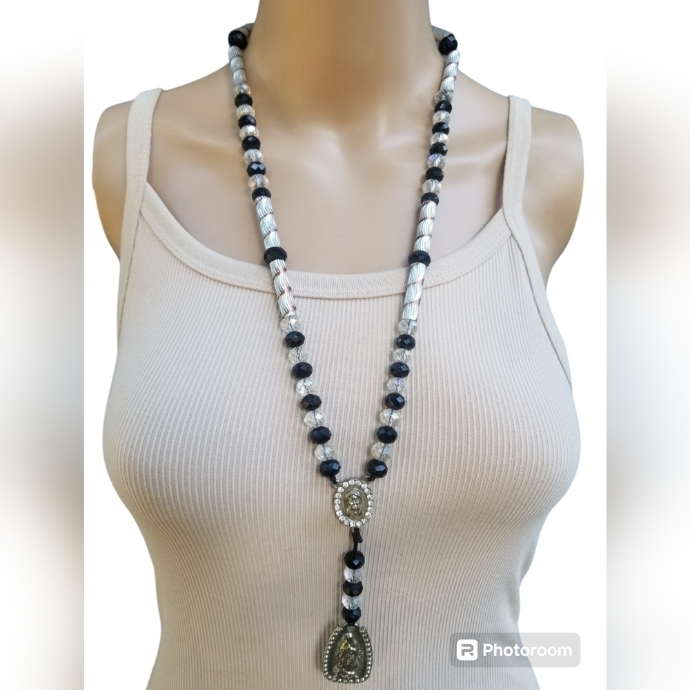 VINTAGE  BLACK & CRYSTAL GLASS BEAD & SILVERTONE SAINT PENDANTS ROSARY NECKLACE